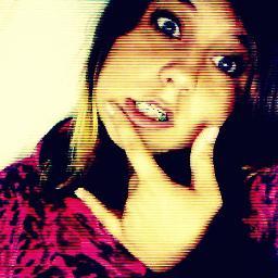 nao aceita pela sociedade,julgada por todos, finjindo ser feliz , oi ;]