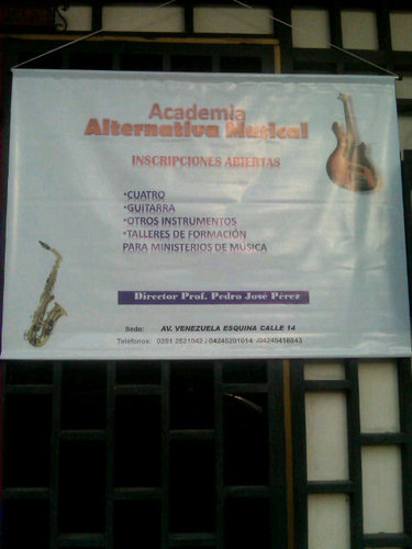 Academia de música especializada en darles valores cristianos a través de la música a niños, jóvenes y adultos cuatro guitarra y otros instrumentos, talleres.