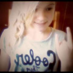 12 anoos,looira,gremista,sagitariana,gosta de rock,ciumenta,timida *-*