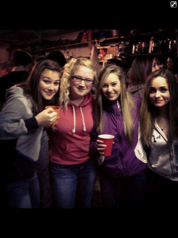 Loves basketball and chillin with my buds :)