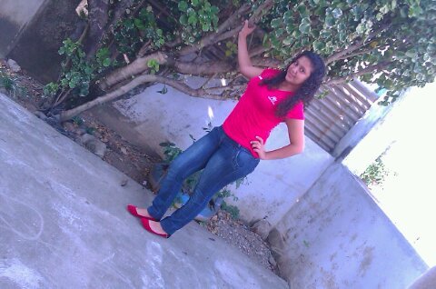 soy alegre, sociable, dinamica y estudiante.