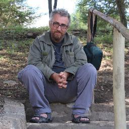 Chuqueño. Monorreno. Realizador Audiovisual. Chamán en Secretaría de Comunicación Padre de 5. Abuelo de 1. Тінео Nапон