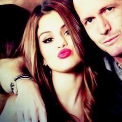 Amo a Selena ela minha diwa s2
me sigam no @EaeNiall ? please ^~^