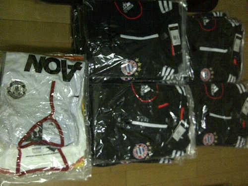 jual berbagai merchandise bola. BBM 519FD0DB WA 081216324280.