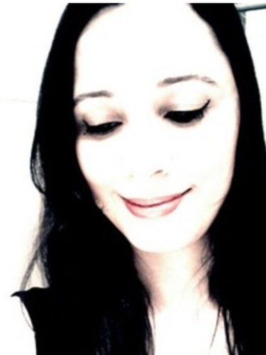Morre lentamente quem não viaja, quem não lê, quem não ouve música e quem não acha graça de si mesmo. Martha Medeiros