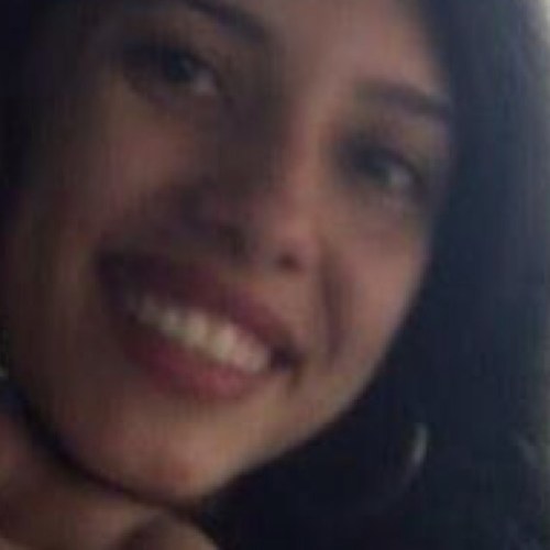 Sou feliz, simples assim
Eu sei, não é assim, mas deixa eu fingir e rir.