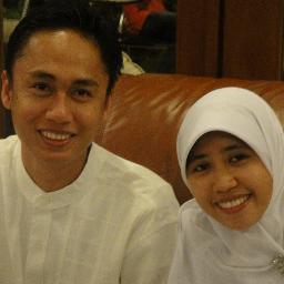 MomPreneur | Happy Wifey and Mom | anak Pak Rahim dan Bu Rukmini | a Student | a Teacher | Motivator | Pin BB 25EE2746 | sms 087885730330