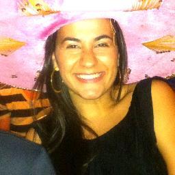 22 anos, colorada assumida, estudante de medicina, mané da ilha, apaixonada por música, café e chocolate. Amo tudo que me faz rir e resgata o melhor de mim. :)