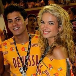 Voces me mostraram o verdadeiro sentido do amor ! ♥ @Lua_Blanco @Aguiarthur Amo vc's !
Since : 11/01/2013 !