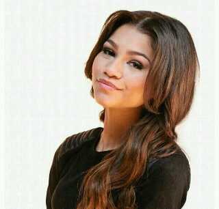 Follow me ill follow u back :) Im a Z-Swagger ! & a Bellarina :) FOLLOW @Zendayaphotos20 Pls She Follow back I Swear !! :)