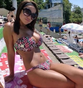 I LOVE GIRLS! Lets celebrate their beauty.  FOLLOW FOR ONLY THE BEST HIGH RESOLUTION PICS DAILY!