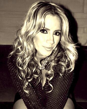 Latin singer & composer! Booking: 787-242-3855 y en facebook: melina leon oficial