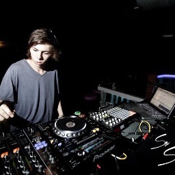 My name is Kurt Boxall also known as 'Suspect' as a DJ/Producer. Im 20 years old and live in Brisbane, Australia. In an amazing relationship with Chloe Wilson3