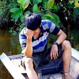 selalu tersenyum walau badai menerpa..