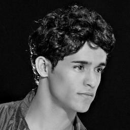 Twitter Oficial do ator Júlio Oliveira, que recentemente interpretou o DJ Ângelo, de TiTiTi, na Globo.