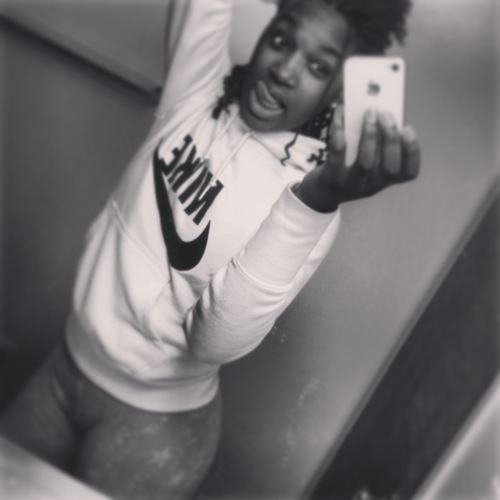 School & Working Chick aka Getting Money btc TeamLeo On a Break ig but fmoi: Lilah_loud i followback hoes :-*