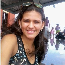 →Tenho 16 aninhos 
 Lendα vivα.


      » Você pode olhar, mαs não pode tocar!           
- Porque sou friα como o fogo, e quente como o gelo.