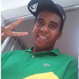 Um simples Mlk disposto a Sorrir e a ser feliz a cada dia que se Passa !