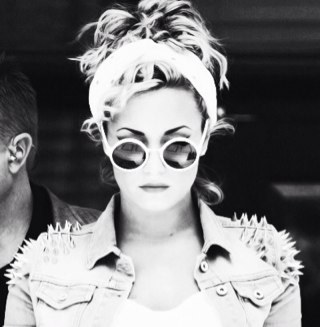 «she showed me what it was to cry»
@marinxamenx0 è mia.