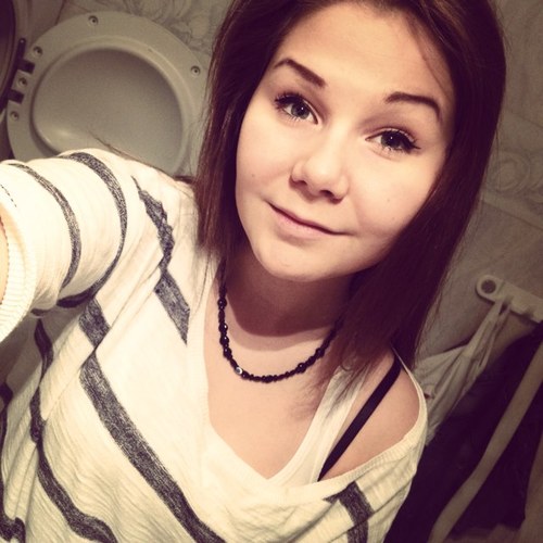 Love singing and acting! 
-  Instagram - Emelyisabella