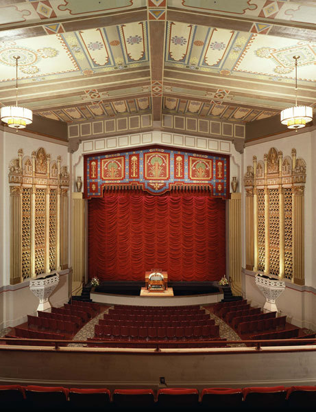 Playing classic movies from Hollywood's Golden Age, the Stanford Theatre is one of the last Hollywood film palaces in America, fully restored to its 1925 glory.