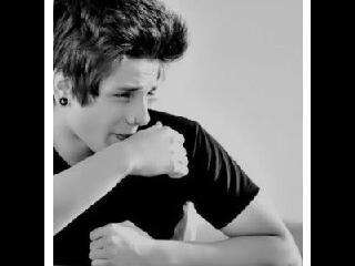 Luv_u_babe's profile picture. Hey welcome I'am harry , I'am boy directioner u can talk to me on kik username:1._direction :)