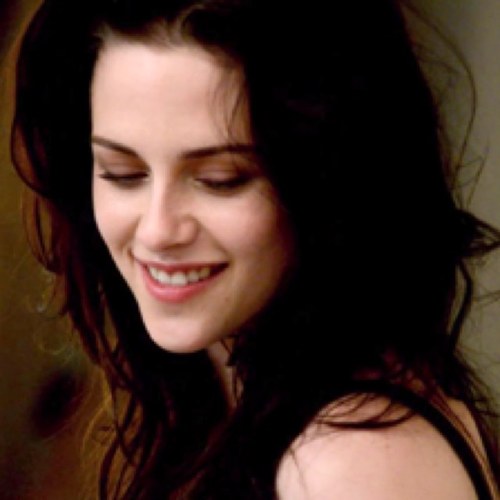 Hey I'm KRISTEN STEWART. American actress who is best known for playing Bella Swan (Cullen) #TheTwilightSaga. #Justbotnotreal.