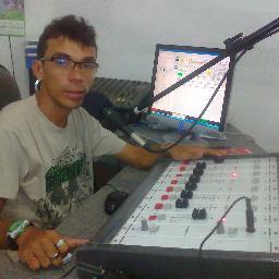 ((GIOVANE SILVA ))
 Locutor e Programador Musica.
 RÁDIO UNIVERSO  104,9 MHz  
Rádio tel. 8870-9866