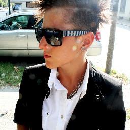 Hi! I'm Giu, I'm 20, I'm Italian and I live in Turin. I'm guitarist and if u wanna know me, send me a message! See u guys (;