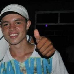 '  Prazêer Gabrieel Fernáandes, capricorniano, 14 anos, bobão, feliiz da vida,! 1 bj :*  hehê,!