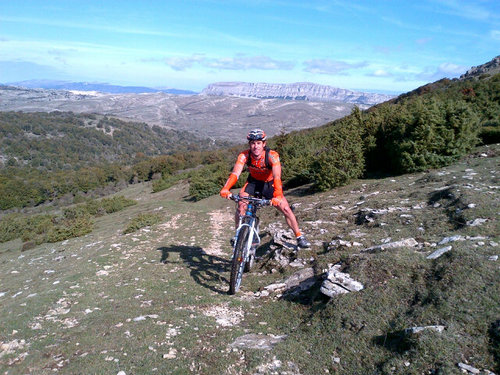 Agricultor, ex-ciclista profesional y amante de casi todos los deportes, sobre todo los relacionados con la montaña :P