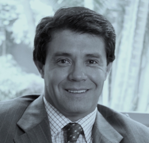 Abogado por la Pontifica Universidad Católica. Socio de Vega & Abogados