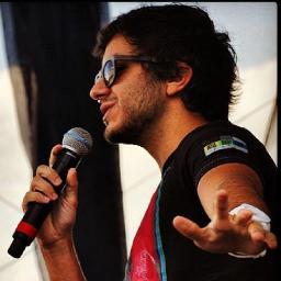 Siga o twitter oficial do Filipe -   @filipelancaster     e nos ajude a divulgar =D
