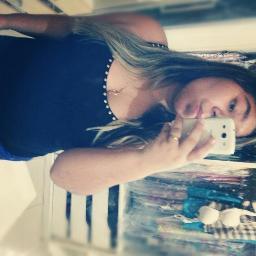 Instagram : Lore_mirna