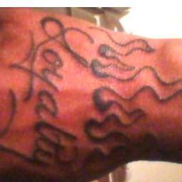Ima husTLa I keep it da way a 100 nun but $$$$  I'm 20 jus living life 
Follow back !!