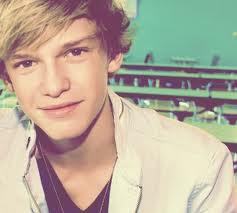 Fan do Cody, vivo por ele e é disso q é feita a minha vida ;) @CodySimpson