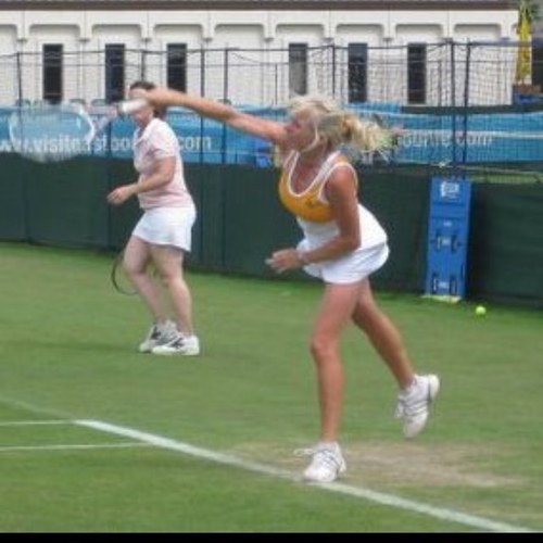 Lover of golf and tennis!