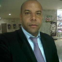 Ing. Informático, ex cellista de la Orquesta Sinfonica Juvenil  de Vzla, papá de Samantha y Nicole,Yaracuyano.