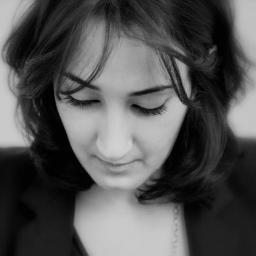 Chroniqueuse @RTCI, Artiste dans l'âme, aime l'écriture, la musique, la lecture, l'analyse psycho-sociologique, les marginaux, les schizo...et dormir