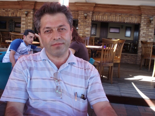 - Bu coğrafyadan, bu kültürden bu insan tipi çıkıyor. Farketmiyor cinsiyeti, aidiyeti..

- Elimde Diyojen'in feneri, 40 yıldır omurgalı insan arıyorum.