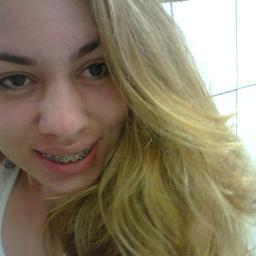 15 anos, libriana, apaixonada por animais,amigos e familia minha base,in love por Justin Bieber and One direction *U* indecisa, doida, e sem noção (: