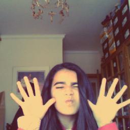 ∞ Chocate & Cream ∞
 Catarina. 13 anos . Portugal . ask me 
Já que estás aqui segue, que eu sigo de volta. xx