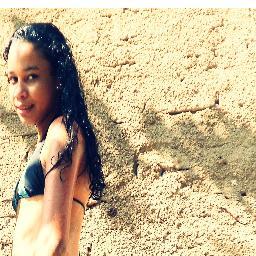 Menina alegre,sorridente,gentil,educada,carinhosa,amorosa..amiga*-*