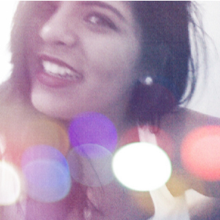 CallmeThali's profile picture. Dicen que soy publicista entre letras con complejo de escritora, que amo el flamenco, el vino blanco y besar, yo digo que sí.