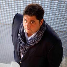 Coruñés, emprendedor, músico y arquitecto. Me gustaría dejar el mundo un poco mejor de lo que lo he encontrado.