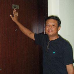 am a electrical engineer , working @ Dubai currently , from Myanmar ,
48 years old , married man , interest in networking n friendship