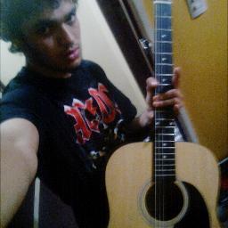 Guitarrista na Banda Estação 05' Ama a Música! Sabe Viver cada momento intensamente...
