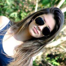 Se eu não for com sua cara não conte com minha simpatia.Chega de confundir falsidade com educação.