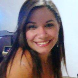 Personalidade que incomoda, presença que se nota, felicidade que se esbanja.! Virginiana, praieira.. Pimentinha =)