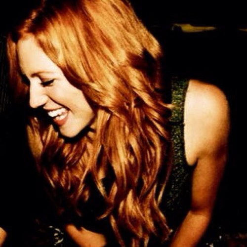 Head cheerleader. Homecoming queen. And part time MOTHER FUCKING model! || 6th year Hufflepuff. || Professional twerker.